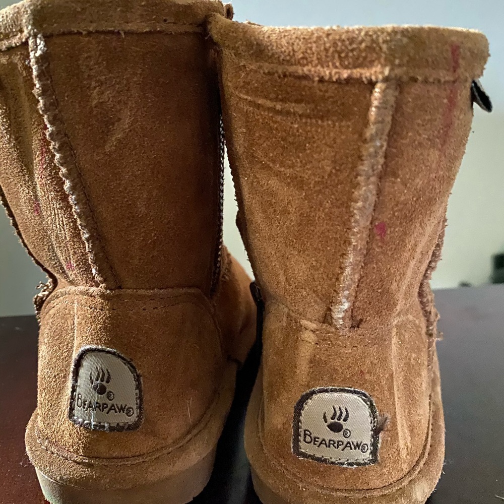 Bearpaw sherlin boots beige camel color.